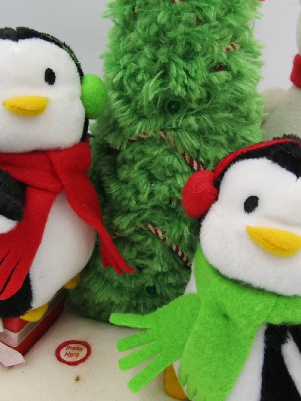 Hallmark Jingle Pals Very Merry Trio 2006 Animated Singing Snowman and Penguins